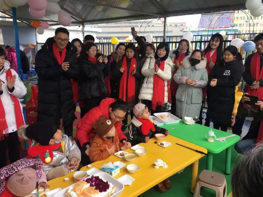 2020年1月13日，志愿服務隊和社會各界愛心人士為“口罩天使們”舉辦集體生日會