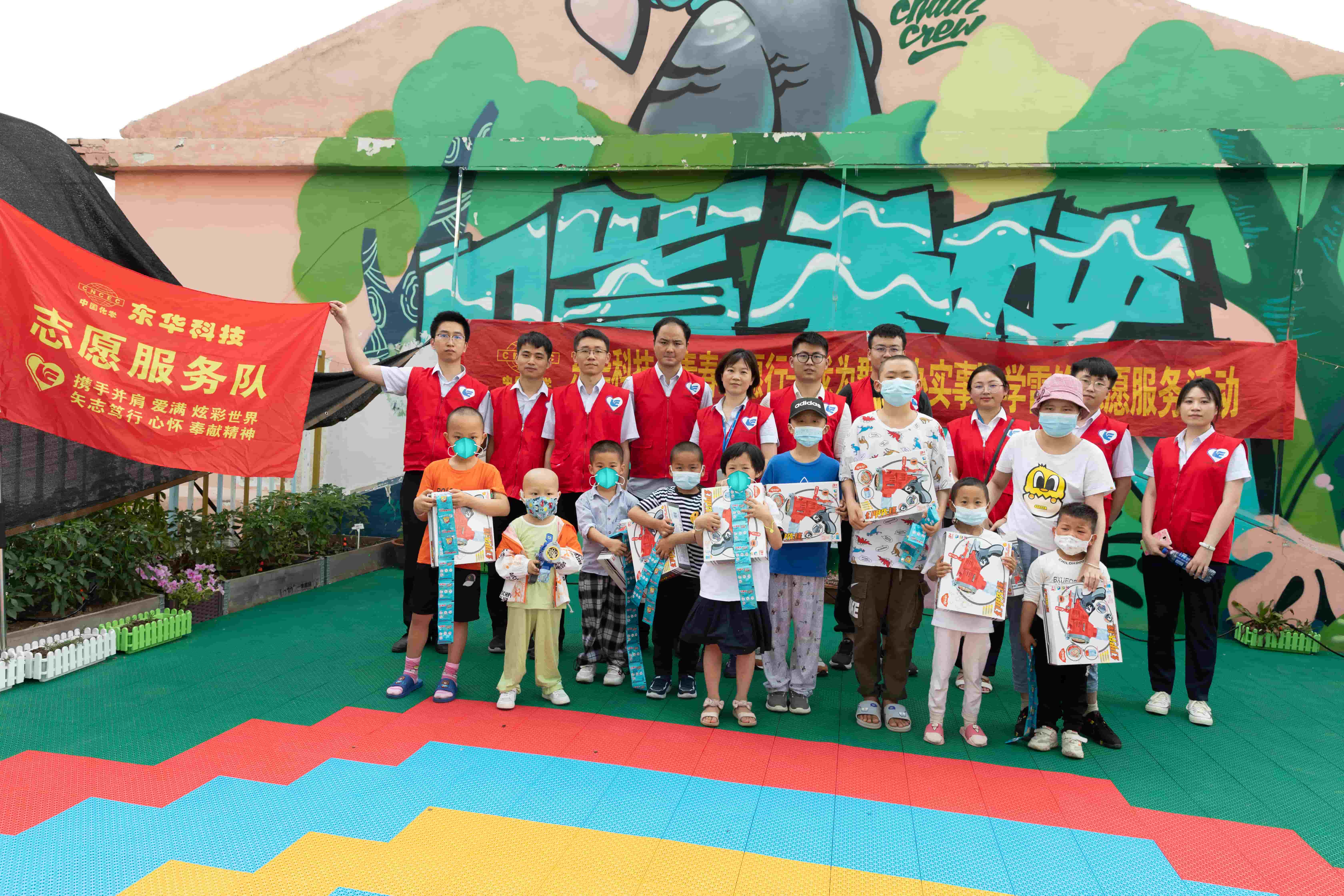 2021年6月1日，藍鴿志愿服務隊陪“口罩天使們”度過六一兒童節