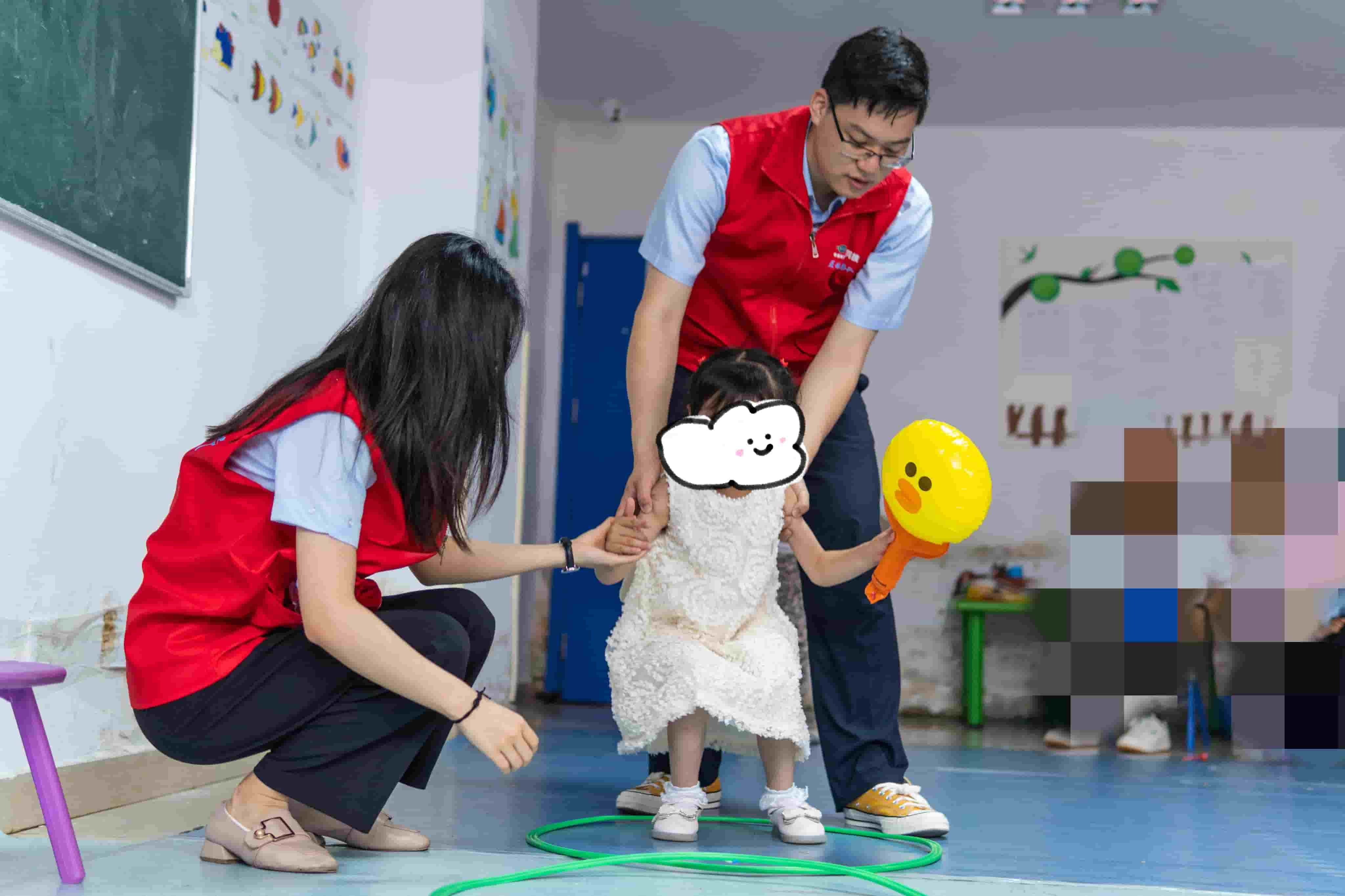 freecompress-2022年6月1日，藍鴿志愿服務隊與合肥思語兒童康復中心的孩子們一起歡度節日（2）
