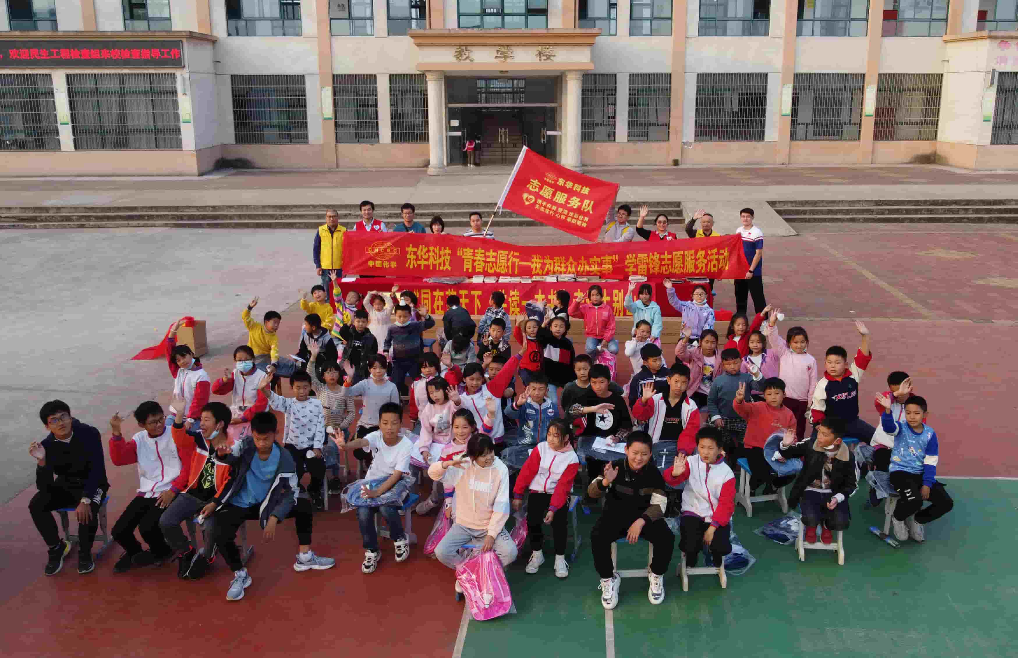 1720598672516 2021年11月5日,藍鴿志愿服務隊攜手安徽向日葵公益助學服務中心到大別山區開展公益助學活動(2)